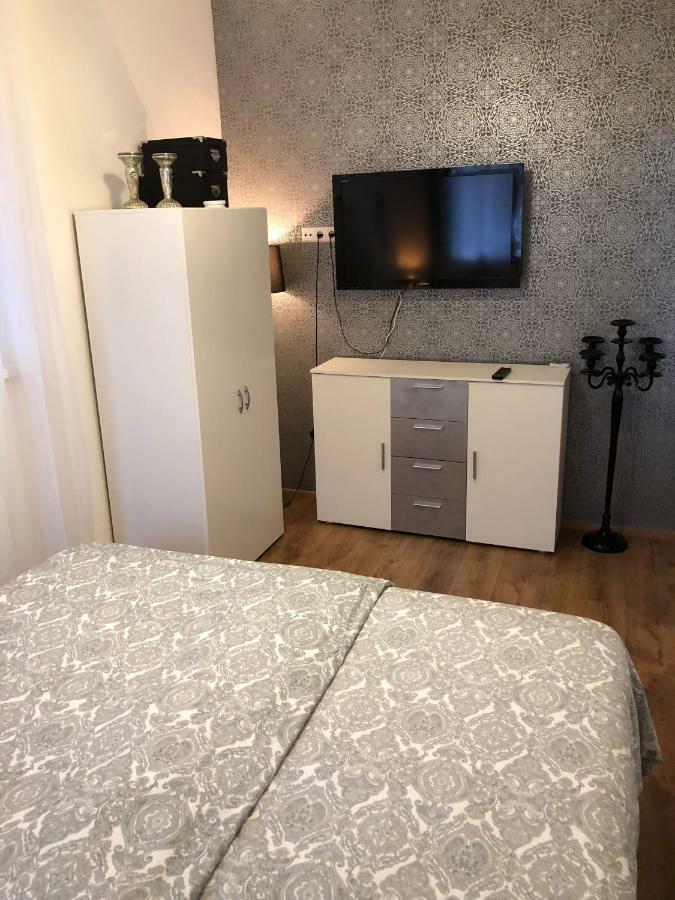 Modernes Und Gemuetliches Appartment Mit Terrasse, Stadtnah Ravensburg Esterno foto