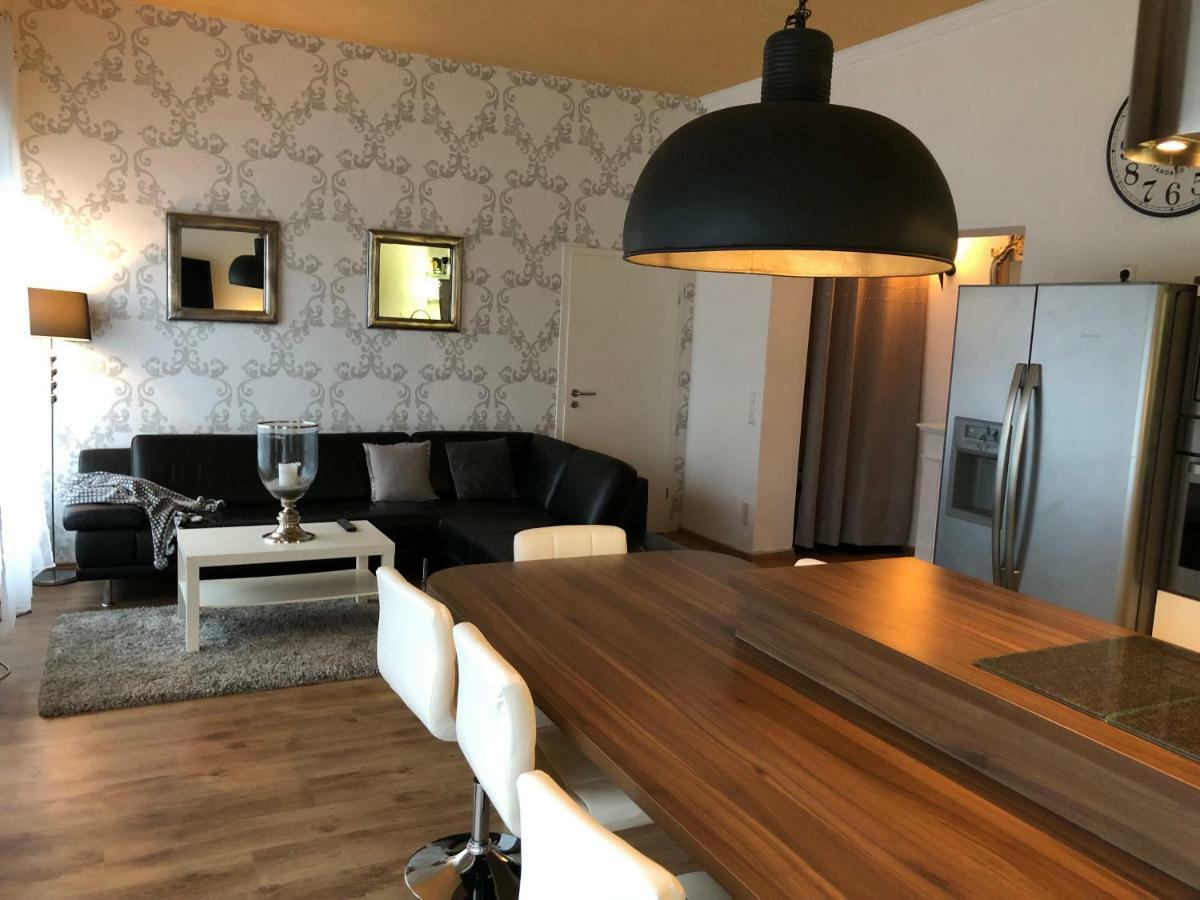 Modernes Und Gemuetliches Appartment Mit Terrasse, Stadtnah Ravensburg Esterno foto