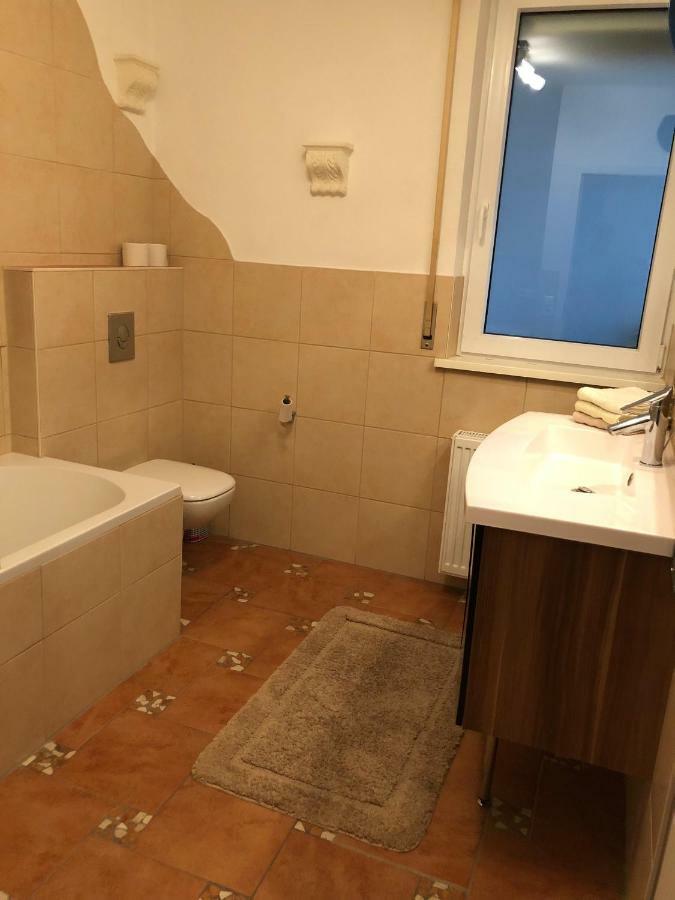Modernes Und Gemuetliches Appartment Mit Terrasse, Stadtnah Ravensburg Esterno foto